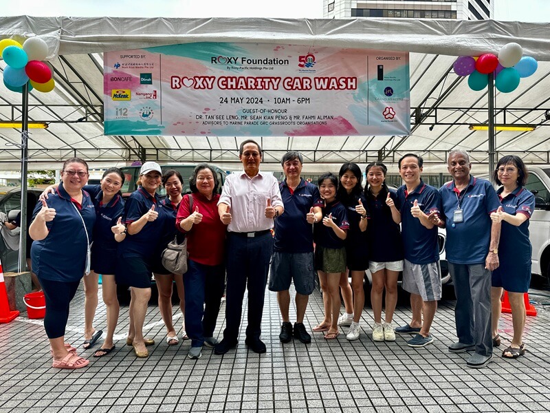 Roxy Foundation volunteers and students at youth community programme