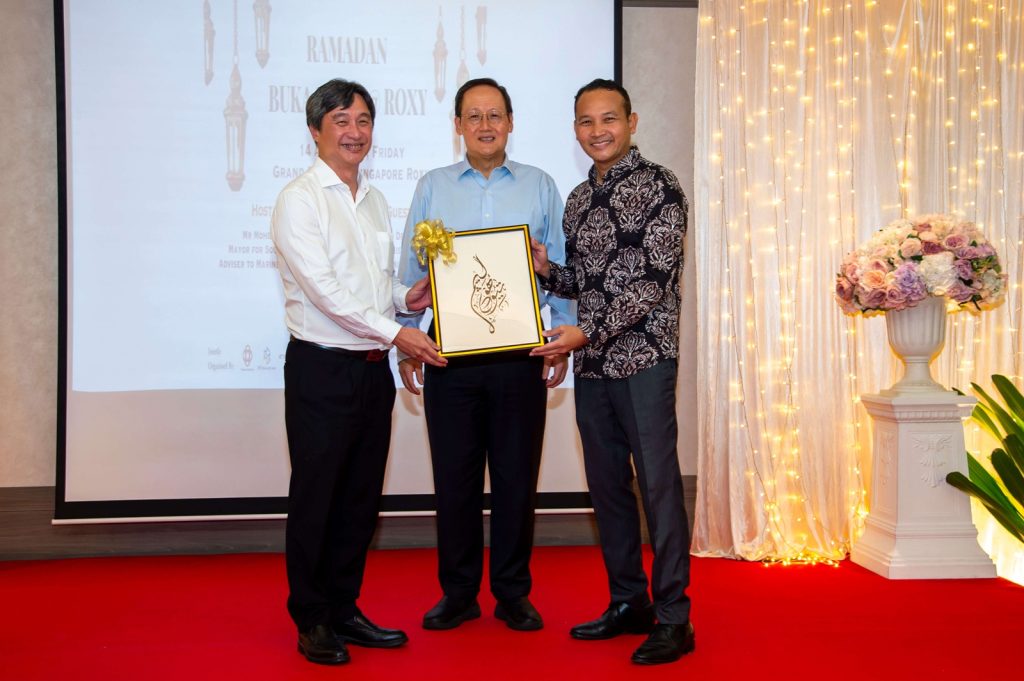Token of Appreciation Presented to Mr Teo Hong Lin by M3 at Geylang Serai