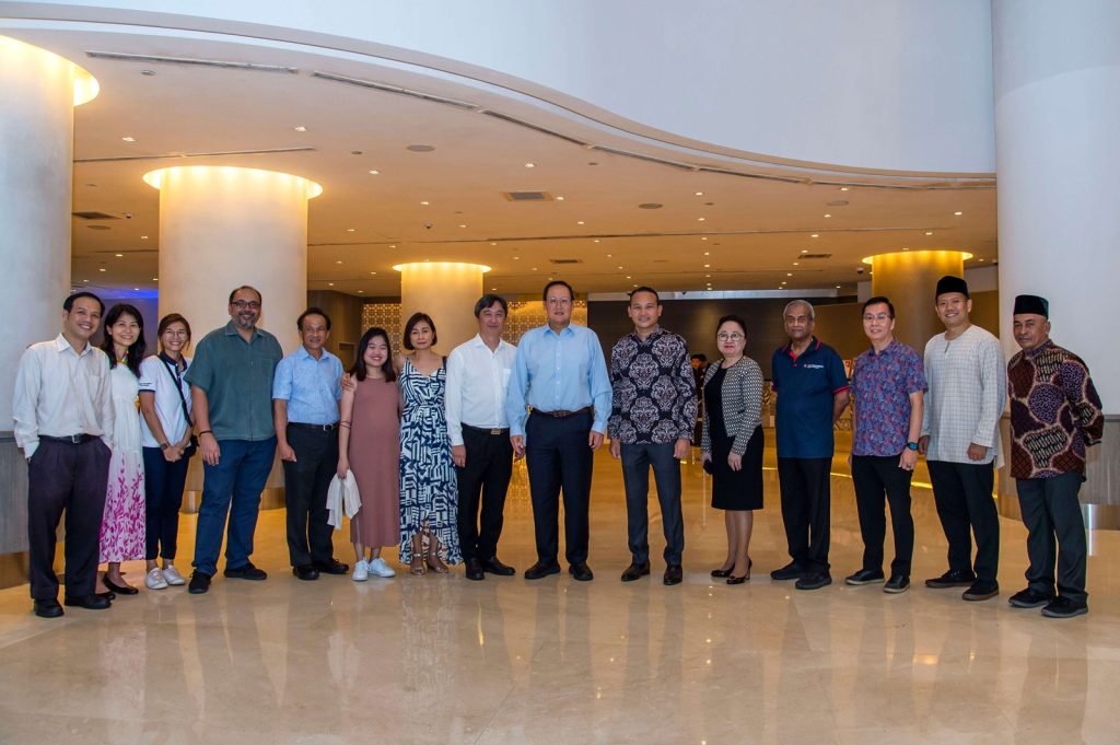 Guest of Honour Dr Tan See Leng and Invited Guest for Ramadan Buka Puasa at Roxy Event